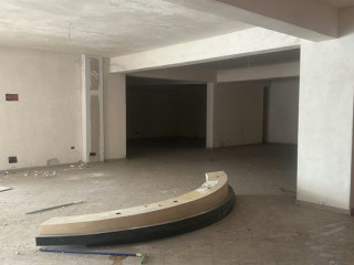 Ambjent Komercial per shitje, Pallat i Ri Fresku / Linze / Dajt