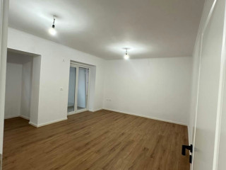 Shtepi per shitje, Pallat Egzistues 1+1 Rr. Fortuzi / Mine Peza