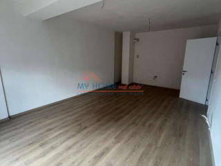 Zyre me qera tek Bulevardi i Ri