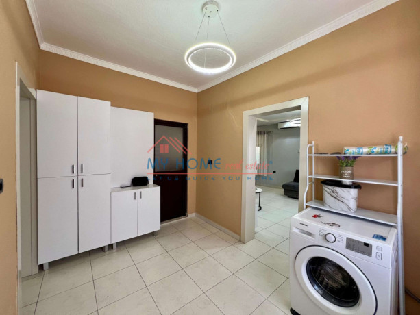 vile-ne-shitje-tek-ish-dogana-ne-tirane-big-3