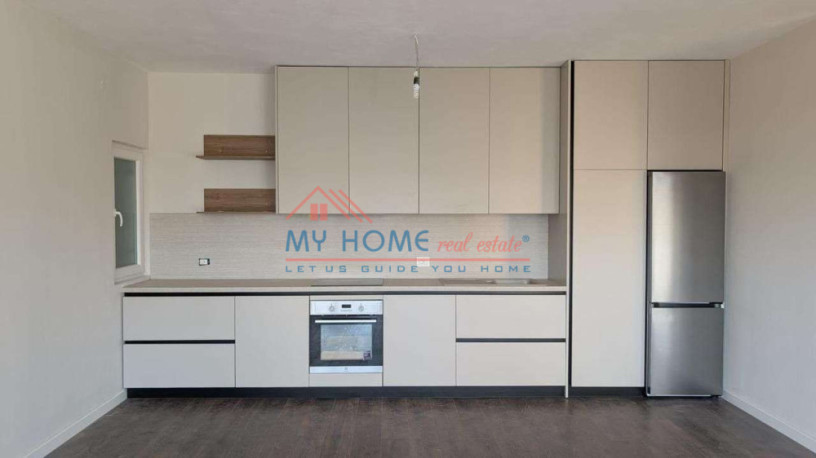 zyre-me-qera-tek-bulevardi-i-ri-tirane-big-3