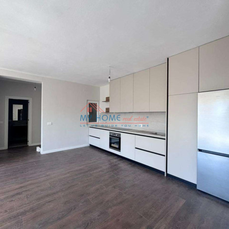 zyre-me-qera-tek-bulevardi-i-ri-tirane-big-2