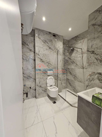 zyre-me-qera-tek-zogu-i-zi-tirane-big-0