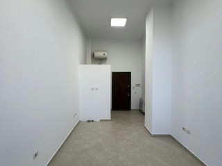 Qender, jepet me qera ambjent komercial, pallat i ri