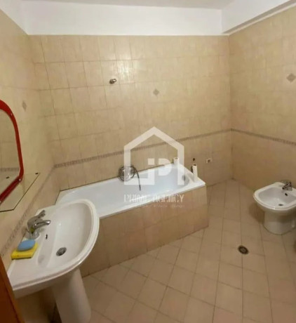 jepet-me-qera-ambjent-biznesi-rruga-kavajes-prane-kishes-ortodokse-big-4