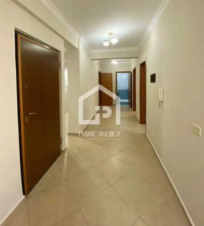 jepet-me-qera-ambjent-biznesi-rruga-kavajes-prane-kishes-ortodokse-big-0