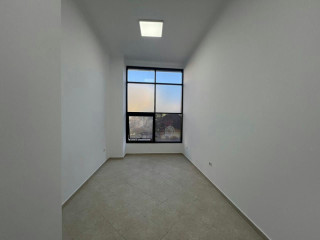 Qender, jepet me qera ambjent komercial