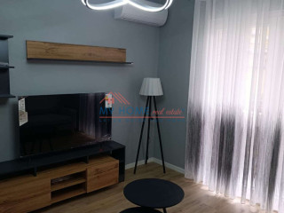 Apartament 1+1 me qera tek Komuna e Parisit ne Tirane