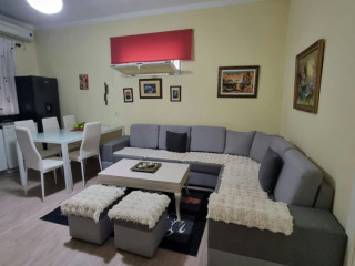 Shtepi me qera,2+1 Vile: 2 Kateshe Rr. e Kavajes / 21 Dhjetori