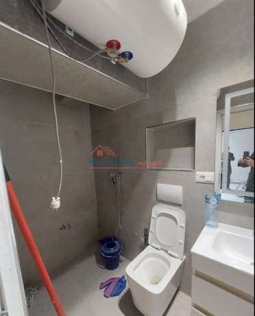 zyre-me-qera-rruga-bardhyl-tirane-big-4