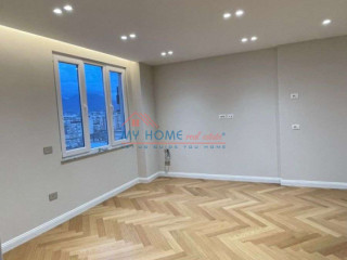 Zyre me qera tek Ish Ekspozita Tirane