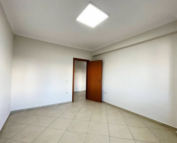 jepet-me-qira-ambjent-zyrash-ne-rrugen-e-kavajes-big-2