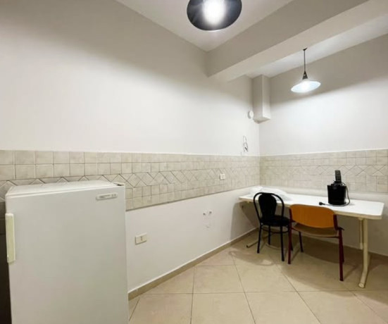 jepet-me-qira-ambjent-zyrash-ne-rrugen-e-kavajes-big-3