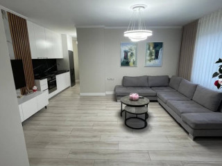 JEPET ME QERA: APARTAMENT 1 + 1/ RRUGA KOSOVAREVE