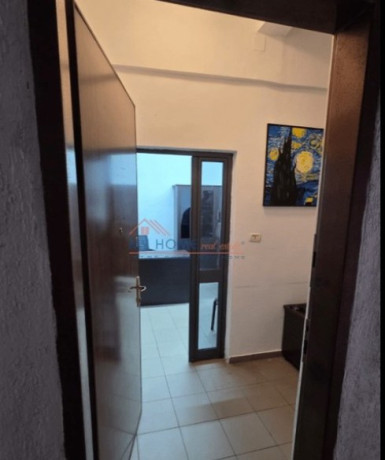 zyre-me-qera-tek-bulevardi-bajram-curri-tirane-big-3