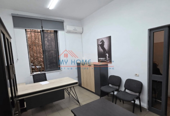 zyre-me-qera-tek-bulevardi-bajram-curri-tirane-big-0