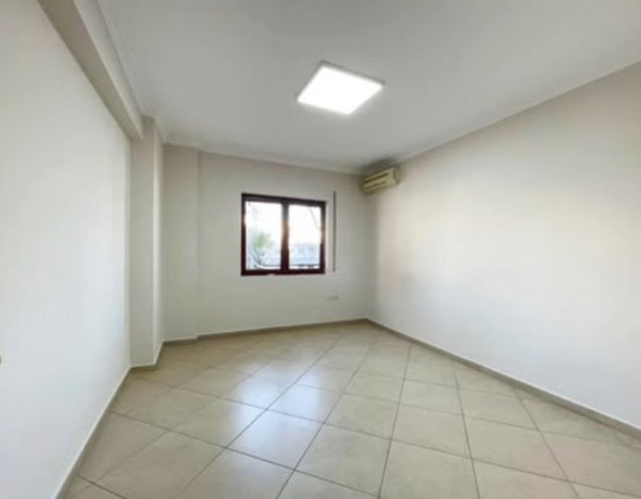 rruga-kavajes-prane-kishes-ortodokse-jepet-me-qera-ambjent-zyrash-big-3