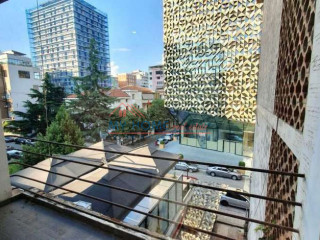 Zyre me qera ne Bllok Tirane