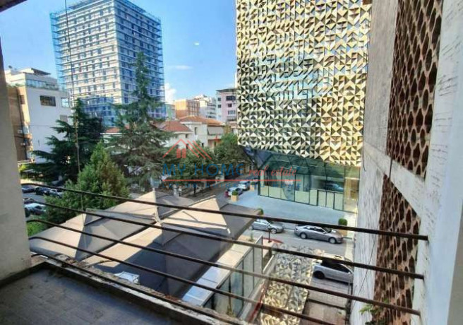 zyre-me-qera-ne-bllok-tirane-big-0