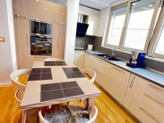 Shtepi me qera, Pallat Egzistues 2+1 Pazari i ri / 9-katshet / Barrikada