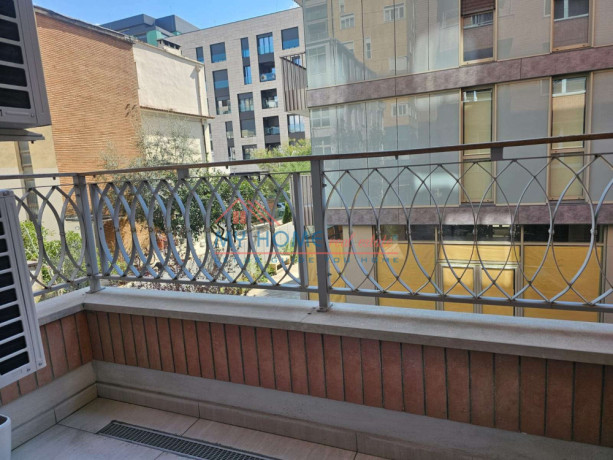 zyre-me-qera-tek-rtsh-tirane-big-2