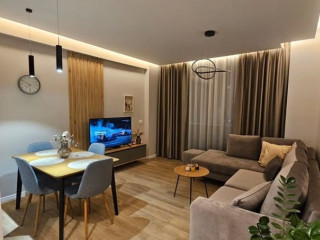 Ali Demi te fushat, jepet me qera 2+1