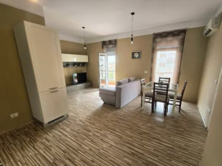 JEPET ME QERA: SUPER APARTAMENT 2+1 Midis rrugës së Kavajës & M.Shyrit (pranë shkollës Faik Konica )