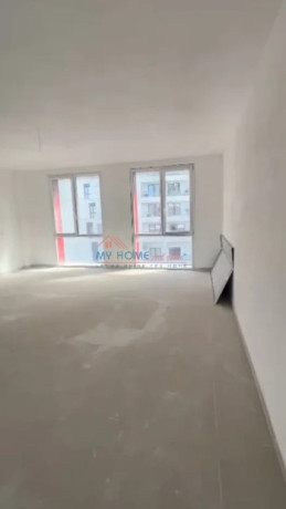 zyre-me-qera-rruga-e-dibres-ne-tirane-big-0