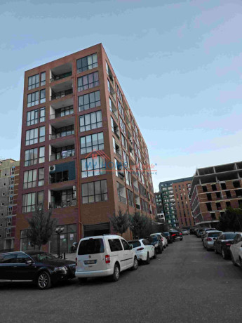 zyre-me-qera-tek-bulevardi-i-ri-tirane-big-0