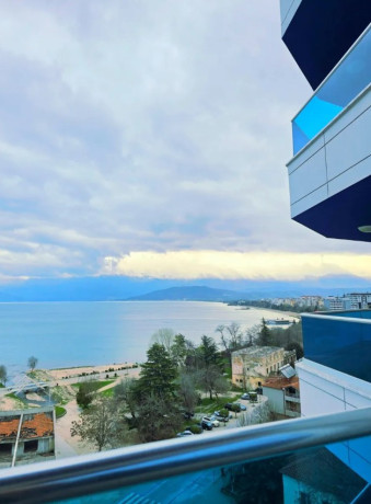 jepet-me-qera-ditore-apartament-lake-view-escape-9-big-3