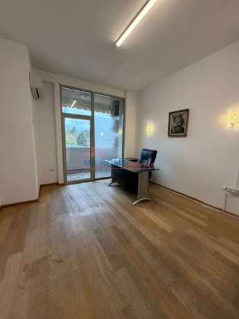 zyre-me-qera-tek-garda-tirane-big-4