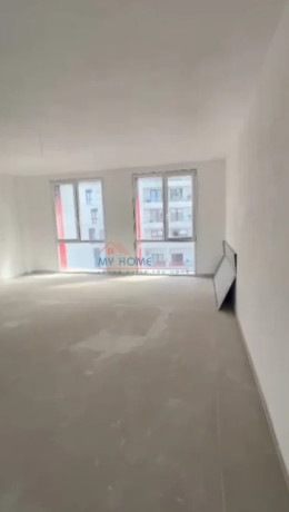 zyre-me-qera-rruga-e-dibres-ne-tirane-big-1