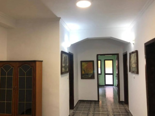 JEPET ME QIRA : Ambjent biznesi/ Pranë Spitalit Gjerman/ RRUGA KAVAJES