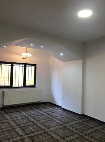 jepet-me-qira-ambjent-biznesi-prane-spitalit-gjerman-rruga-kavajes-big-3