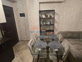 Rr."Barrikadave" jepet me qera 1+1