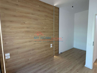 Zyre me qera Ali Demi Tirane