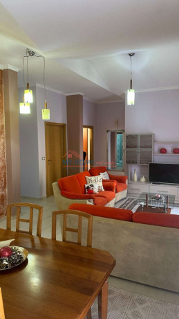 apartamenti-31post-parkimi-me-qira-tek-komuna-e-parisit-tirane-big-1