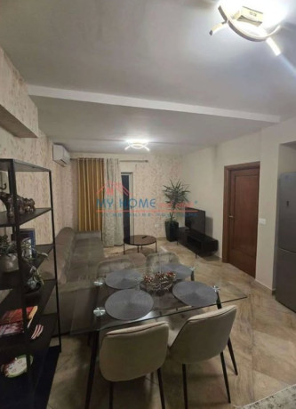 rruga-e-barrikadave-jepet-me-qera-11-big-0