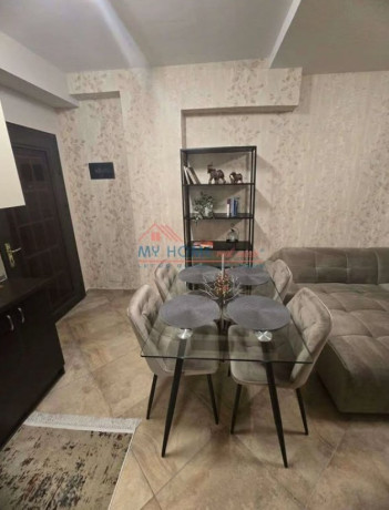 rruga-e-barrikadave-jepet-me-qera-11-big-2