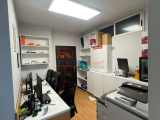 Zyre me qera Komuna e Parisit ne Tirane