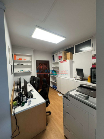 zyre-me-qera-komuna-e-parisit-ne-tirane-big-0