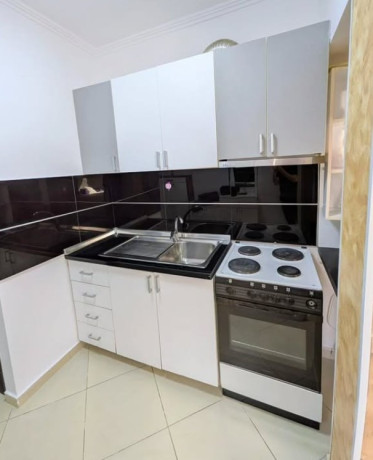 jepet-me-qira-apartament-rruga-kavajes-perballe-square-21-big-1