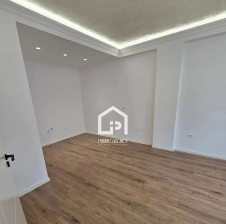 shitet-apartament-21rruga-kavajes-condor-center-perballe-delijorgjit-big-0