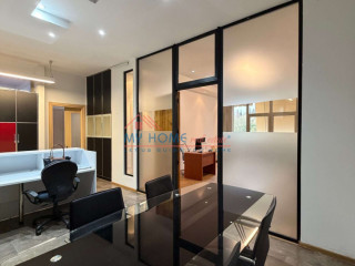 Zyre me qera tek Garda Tirane