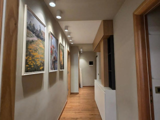 SHITET: APARTAMENT LUKSOZ 2+1+2_ RRUGA FROSINA PLAKU _Pranë shkollës Naim Frashëri