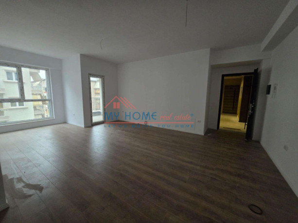 zyre-me-qera-21-dhjetori-tirane-big-1