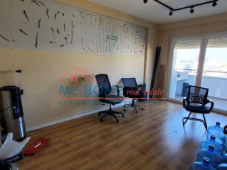 Zyre me qera tek Komuna e Parisit ne Tirane