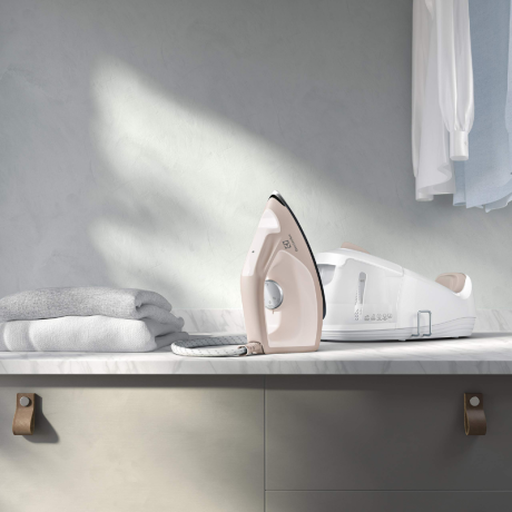 hekur-me-baze-electrolux-e6st1-4pp-big-0