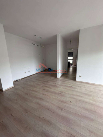 zyre-me-qera-stacioni-i-trenit-ne-tirane-big-1