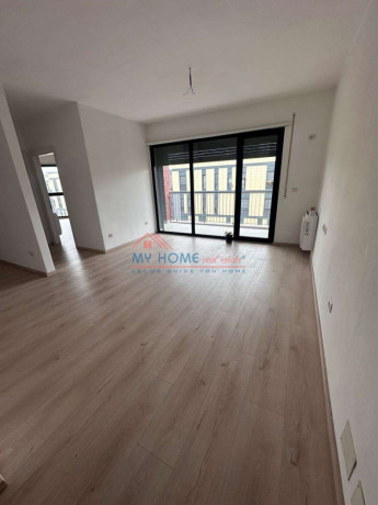 zyre-me-qera-stacioni-i-trenit-ne-tirane-big-0
